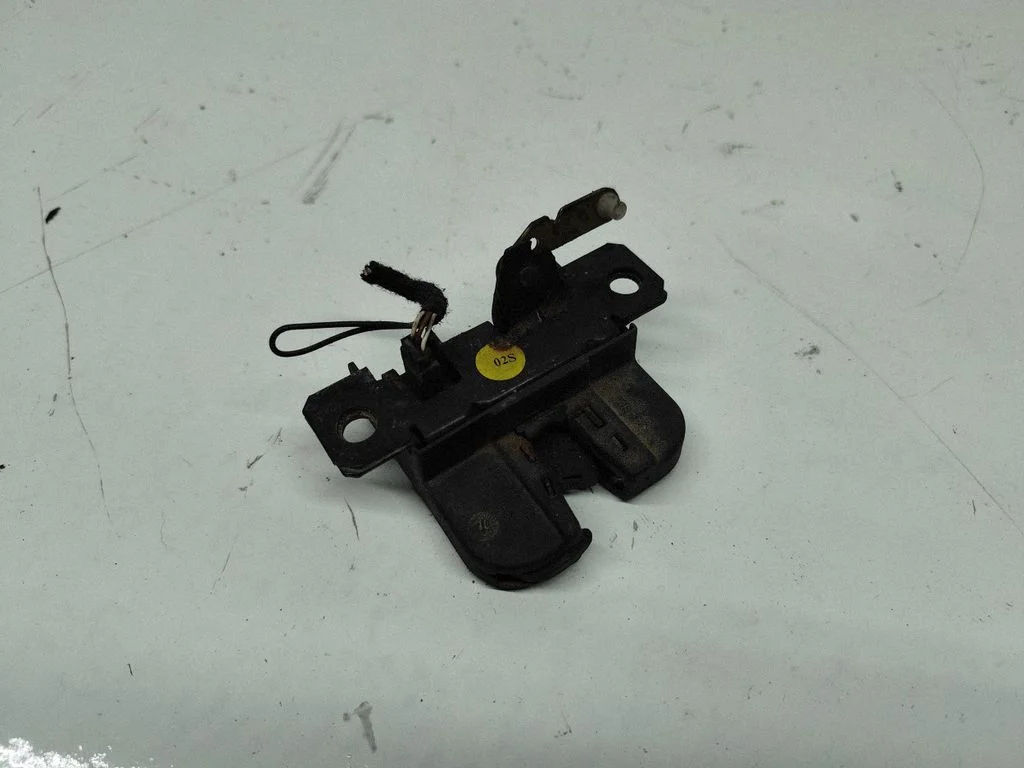 Tailgate/trunk/boot lock/catch/latch – Volkswagen Caddy (2004-2010)