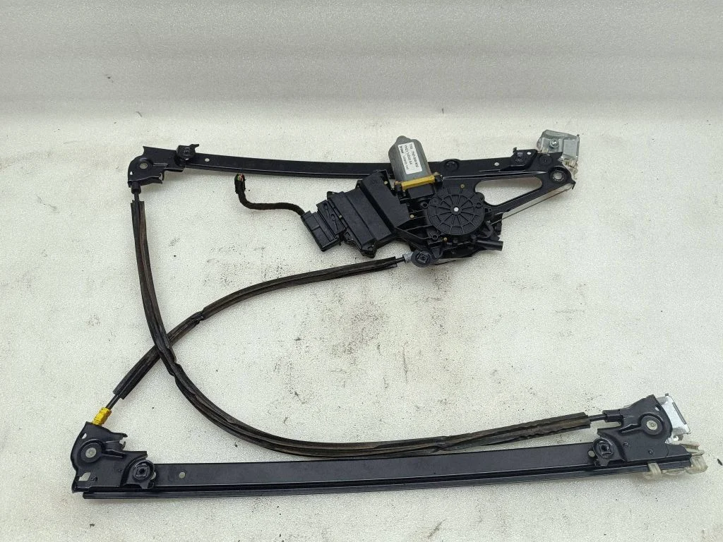 Front door window regulator with motor – Volkswagen Touran I (2003-2010)