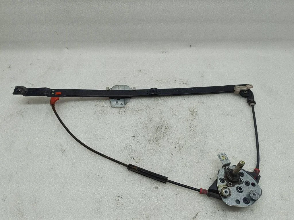 Mechaninis priekinio lango pakėlimo mechanizmas