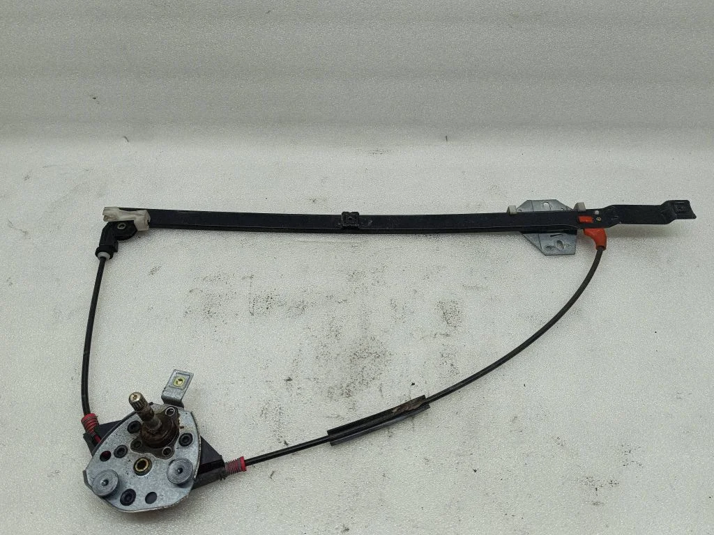 Mechaninis priekinio lango pakėlimo mechanizmas