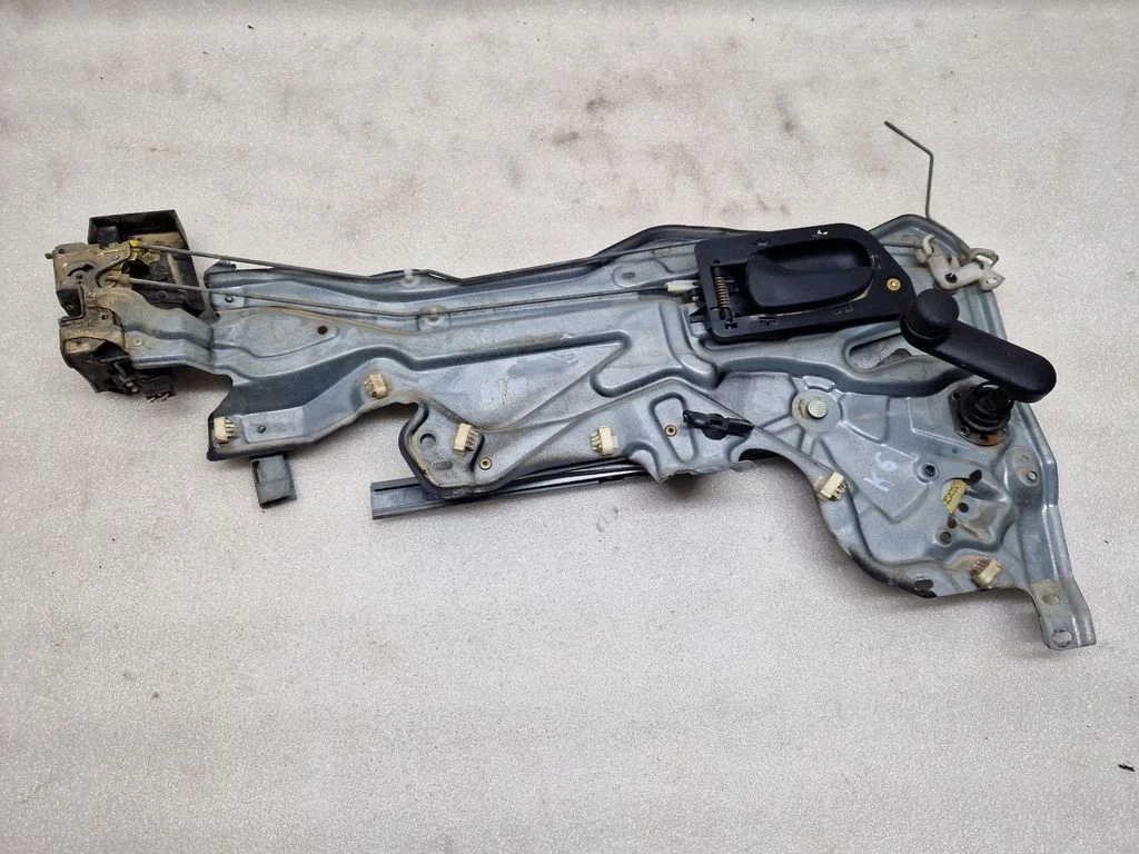 Mechaninis galinio lango pakėlimo mechanizmas