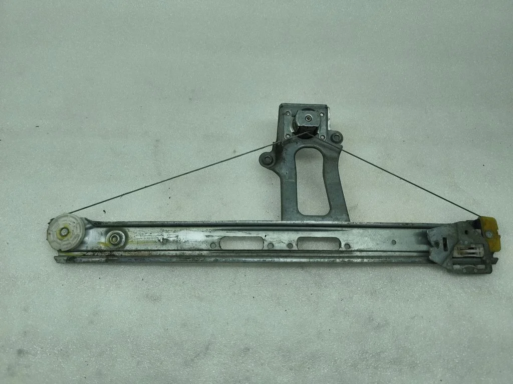 Mechaninis galinio lango pakėlimo mechanizmas