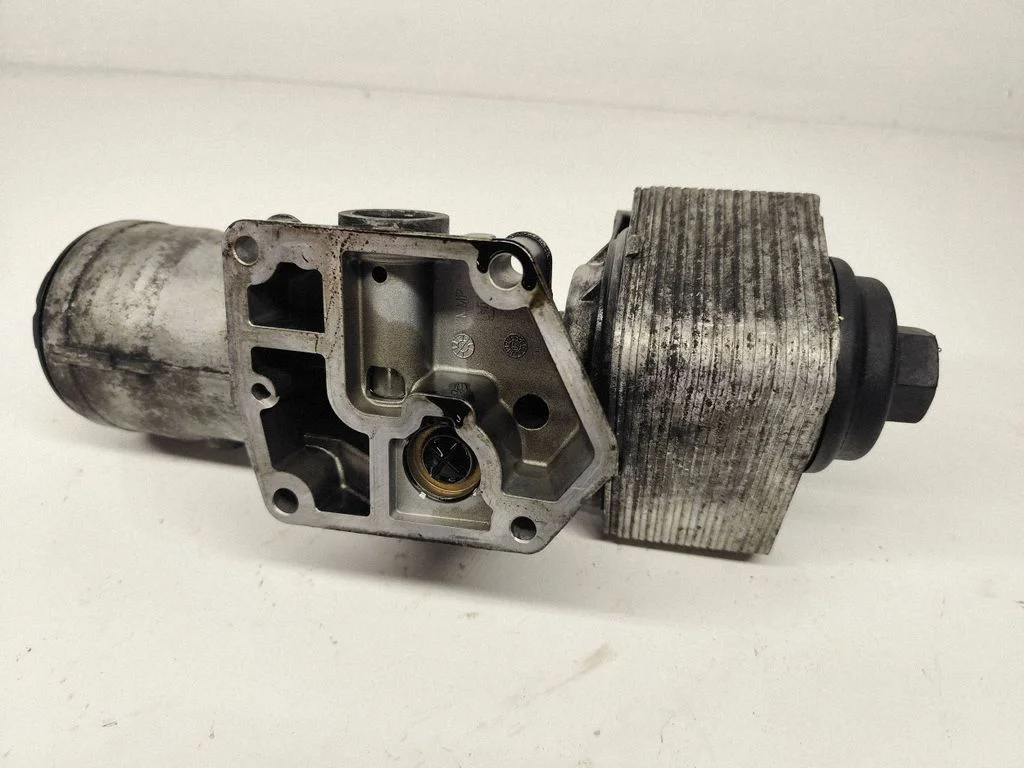 Oil filter mounting bracket 045115389J