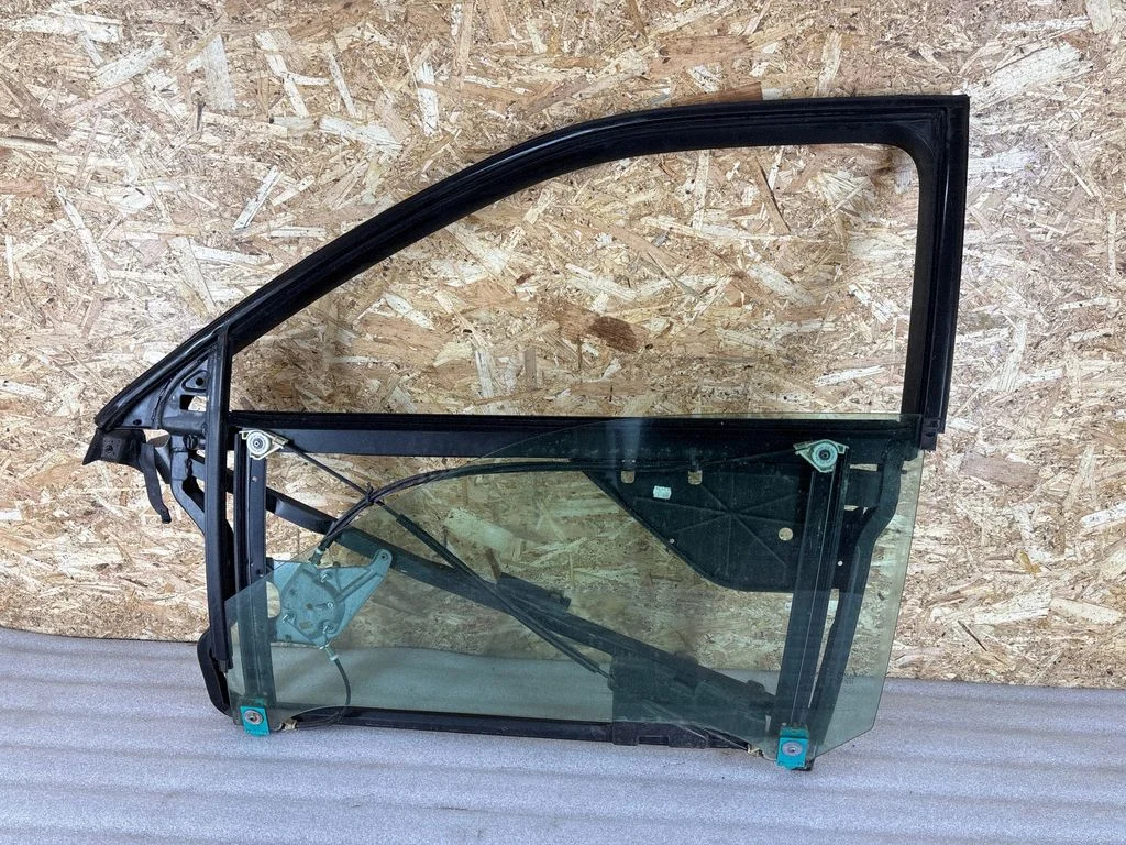 Front door window regulator with motor 8L3837753