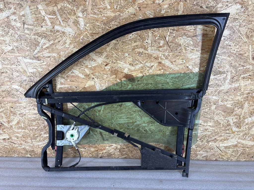 Front door window regulator with motor 8L3837754