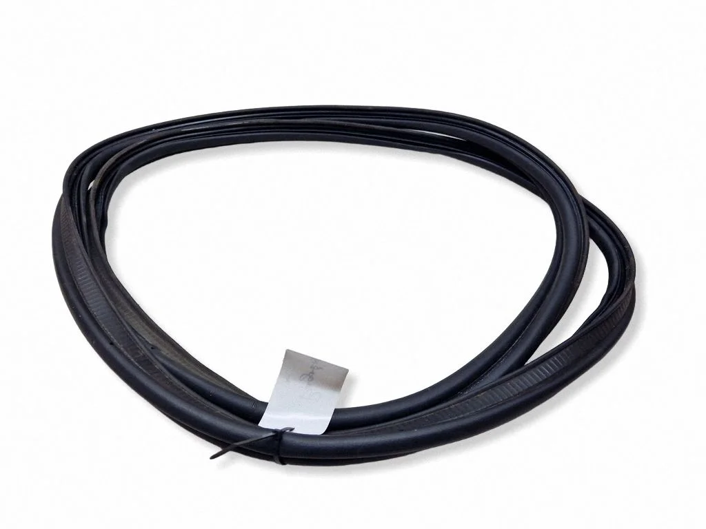 Loading door rubber seal (on body) – rear