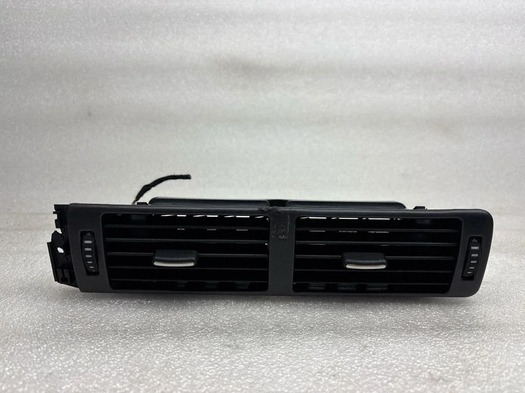 Dash center air vent grill 4B1820951