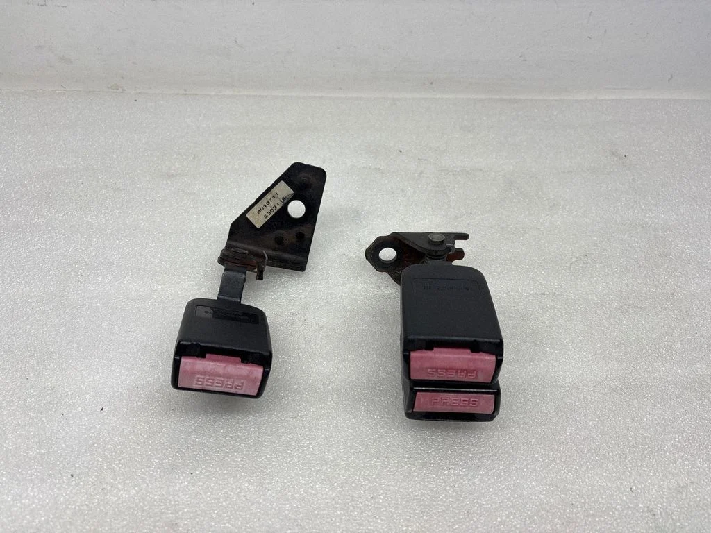 Rear seatbelt buckle 6303822