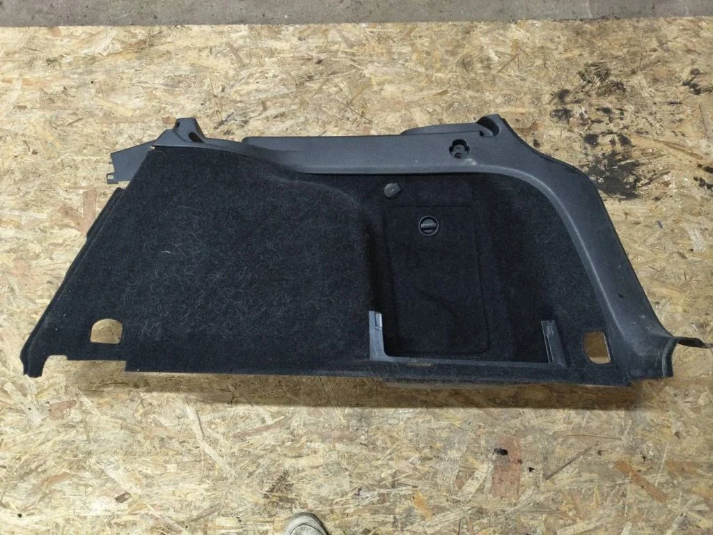 Pagasiruumi külje viimistluspaneel – Volkswagen Passat B6 (2005-2010)