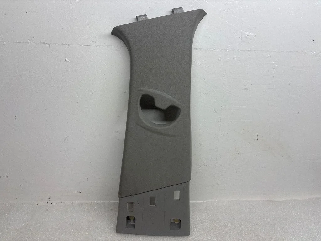 (B) pillar trim (top) 2990776