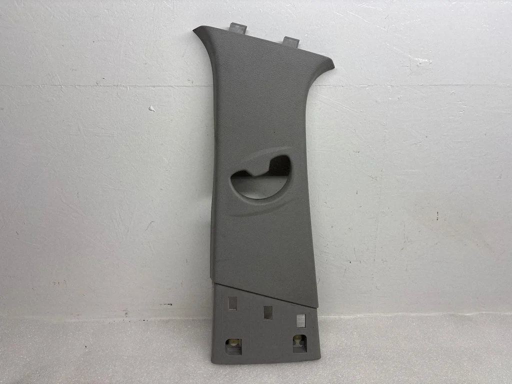 (B) pillar trim (top) 2990775