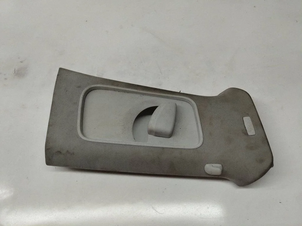(B) statņa apdare (augšējā) – Volkswagen Passat CC (2008-2016)