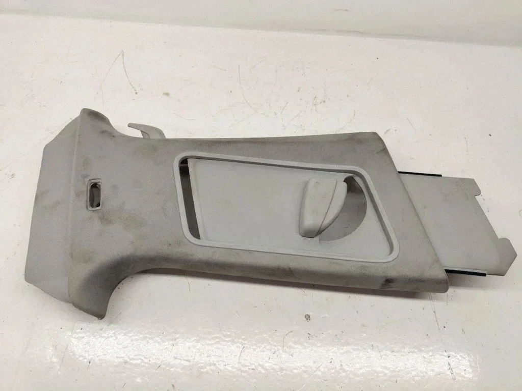 (B) piilari kate (ülemine) – Volkswagen Golf Plus (2005-2013)