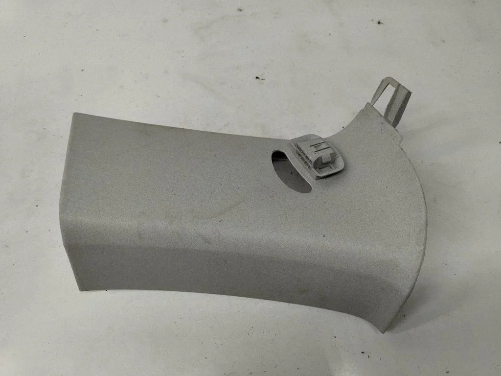 (D)pillar trim (top) – Volkswagen Touran I (2003-2010)