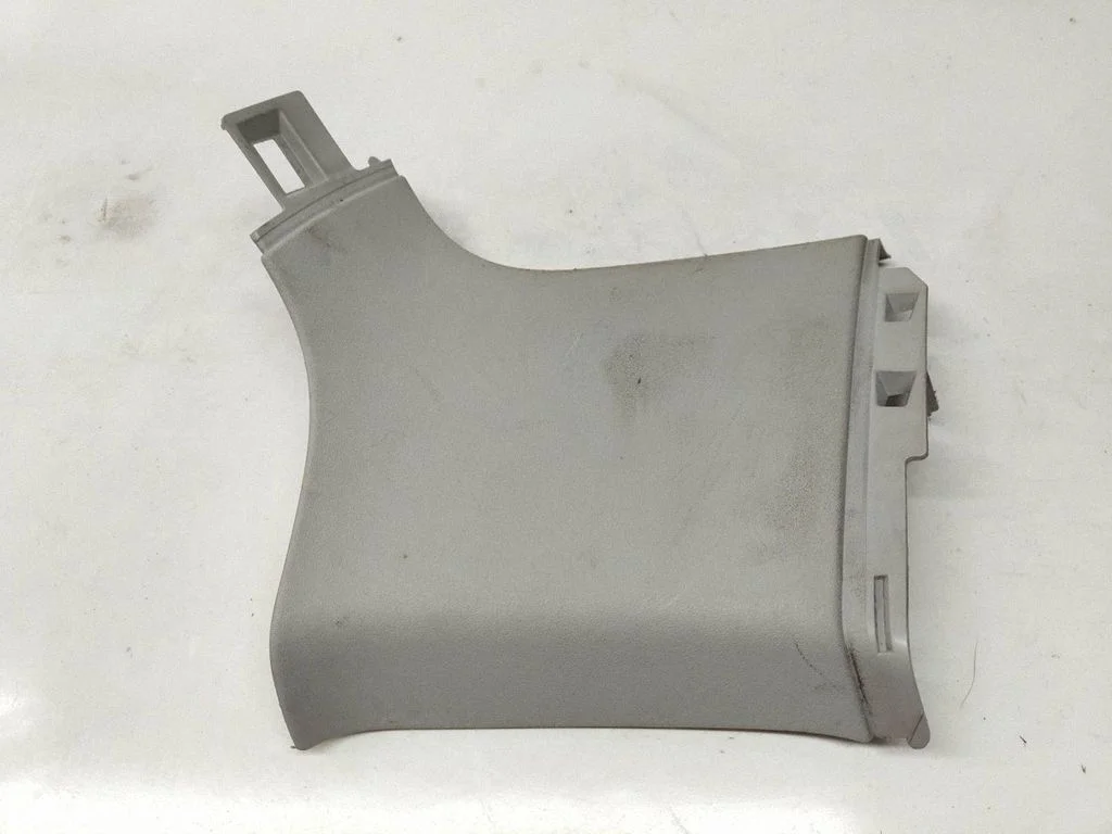 (D) statņa apdare (augšējā) – Volkswagen Passat CC (2008-2016)