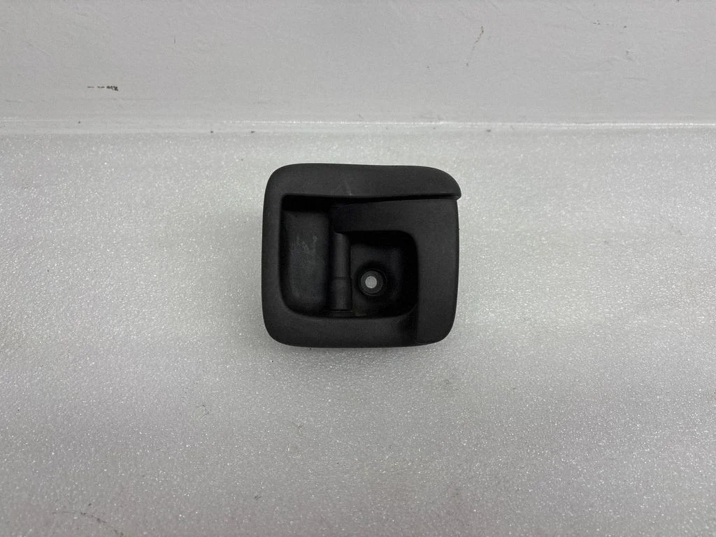 Engine bonnet (hood) release handle – Volvo S60 (2001-2004)