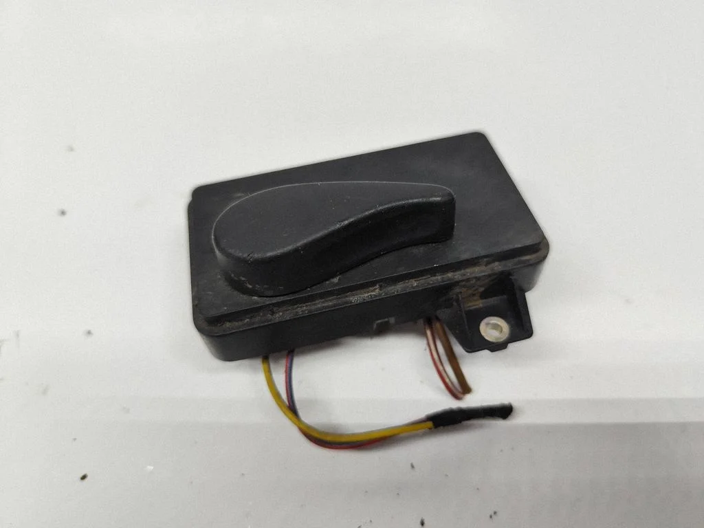 Seat control switch – Audi A3 S3 8L (1996-2003)