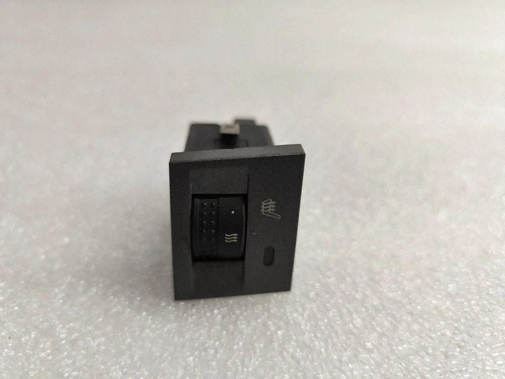 Sēdekļu apsildes slēdzis 13138251