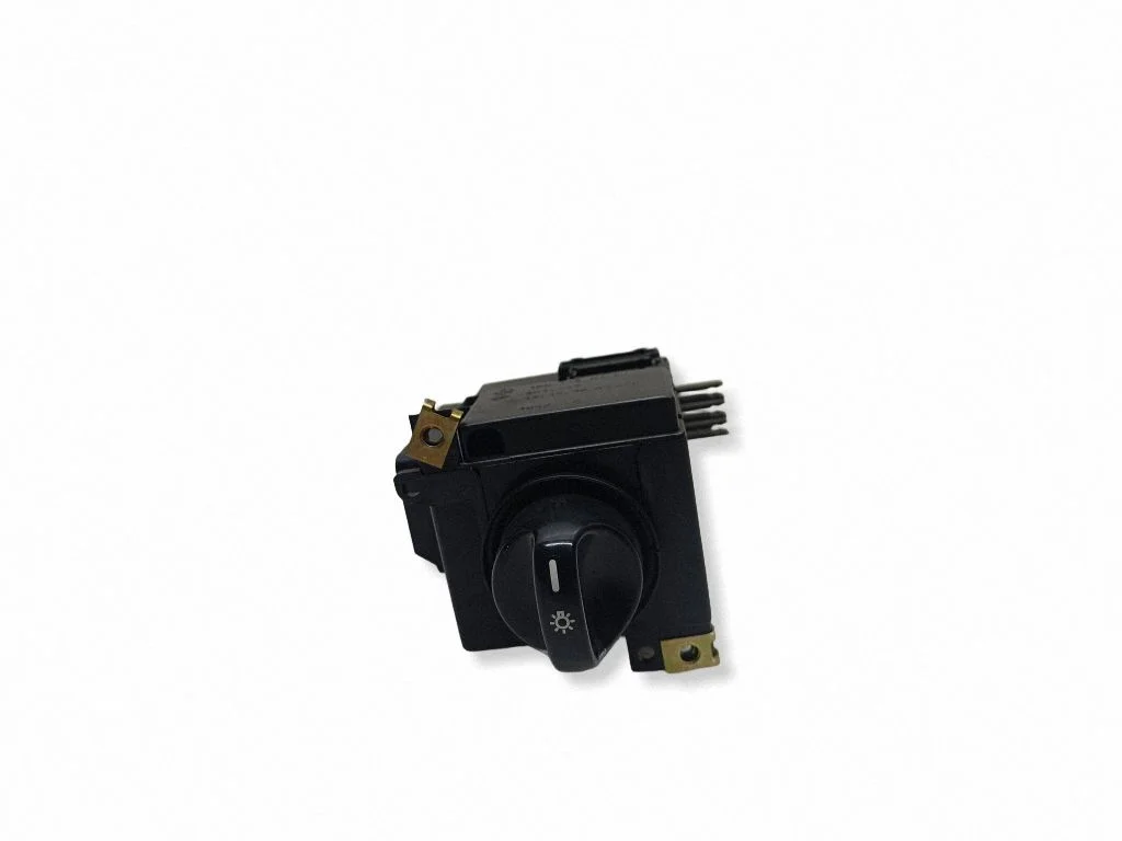 Light switch 1685450104