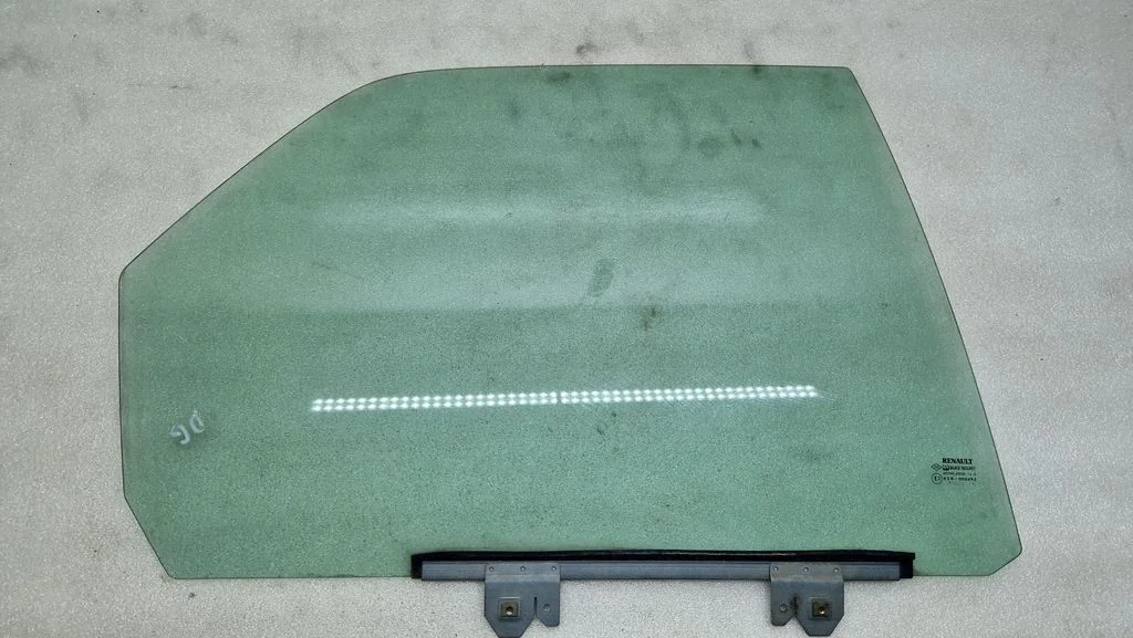 Rear door window glass – rear right