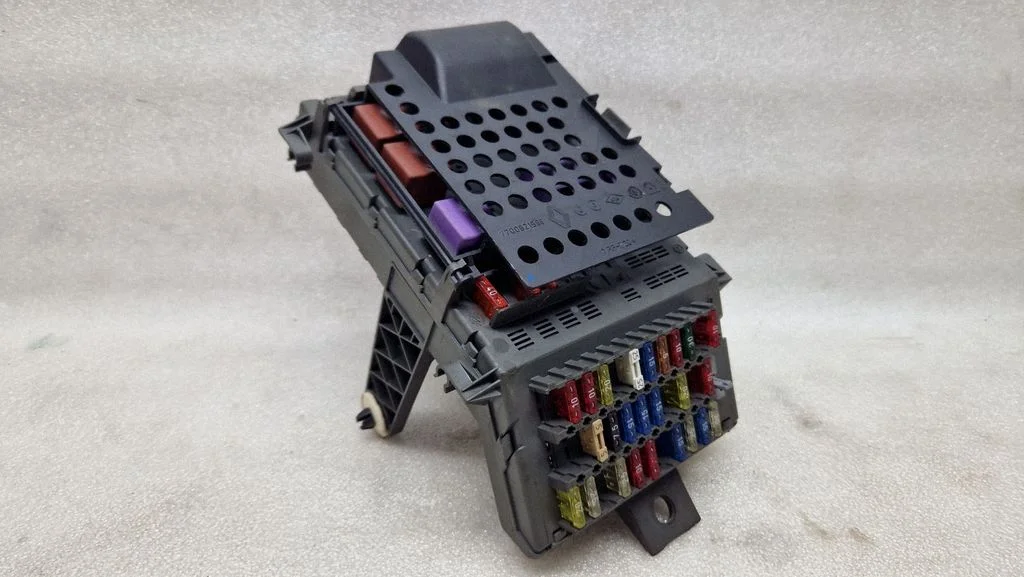 Fuse box set 7700821586