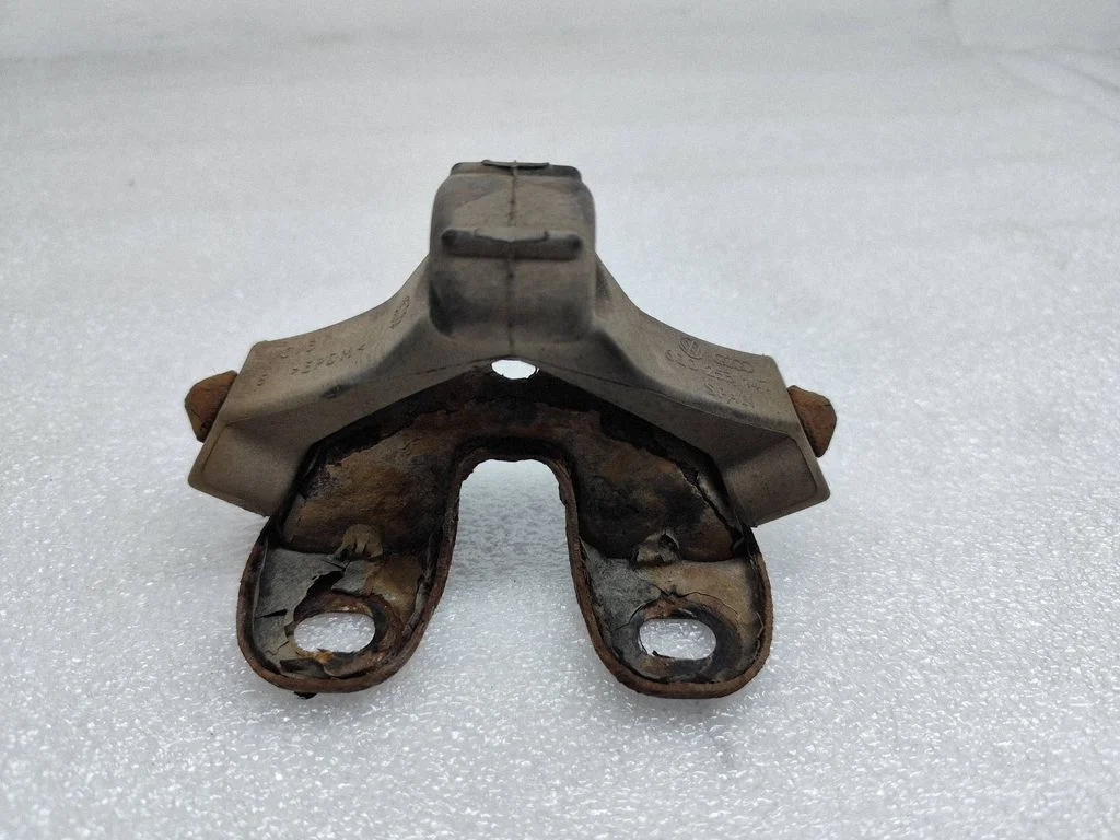 Summuti kinnitus/ hoidik – Volkswagen Passat CC (2008-2016)