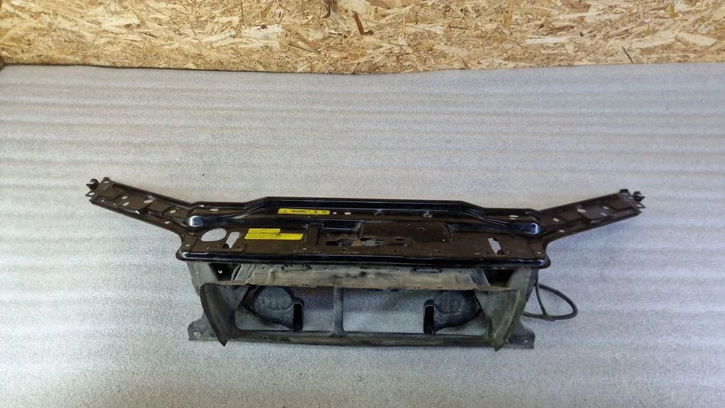 Top upper radiator support slam panel – Volvo V70 (2000-2004)