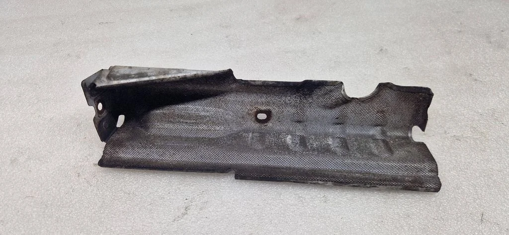 Exhaust heat shield 8503117