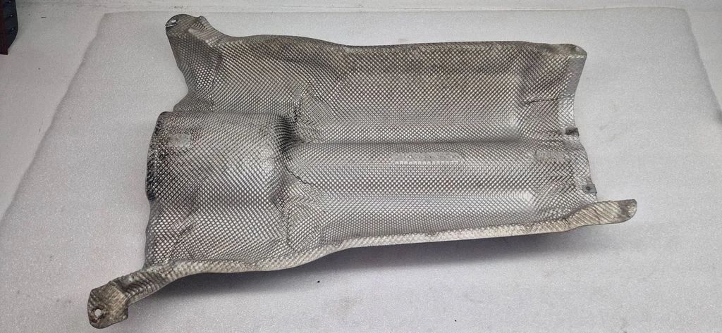 Exhaust heat shield 7227524