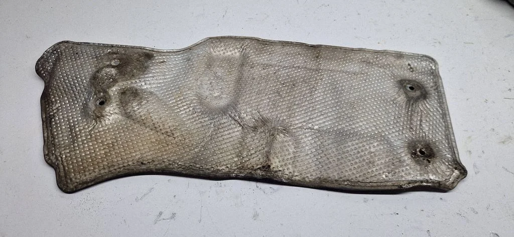 Exhaust heat shield 7185246