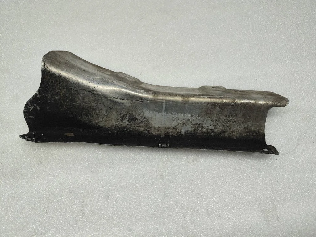 Heat shield in engine bay 5148718520406
