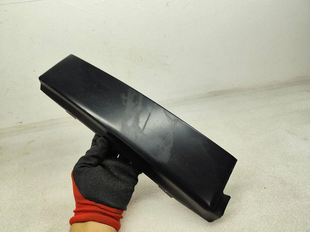 Front door glass trim molding 8L3853289