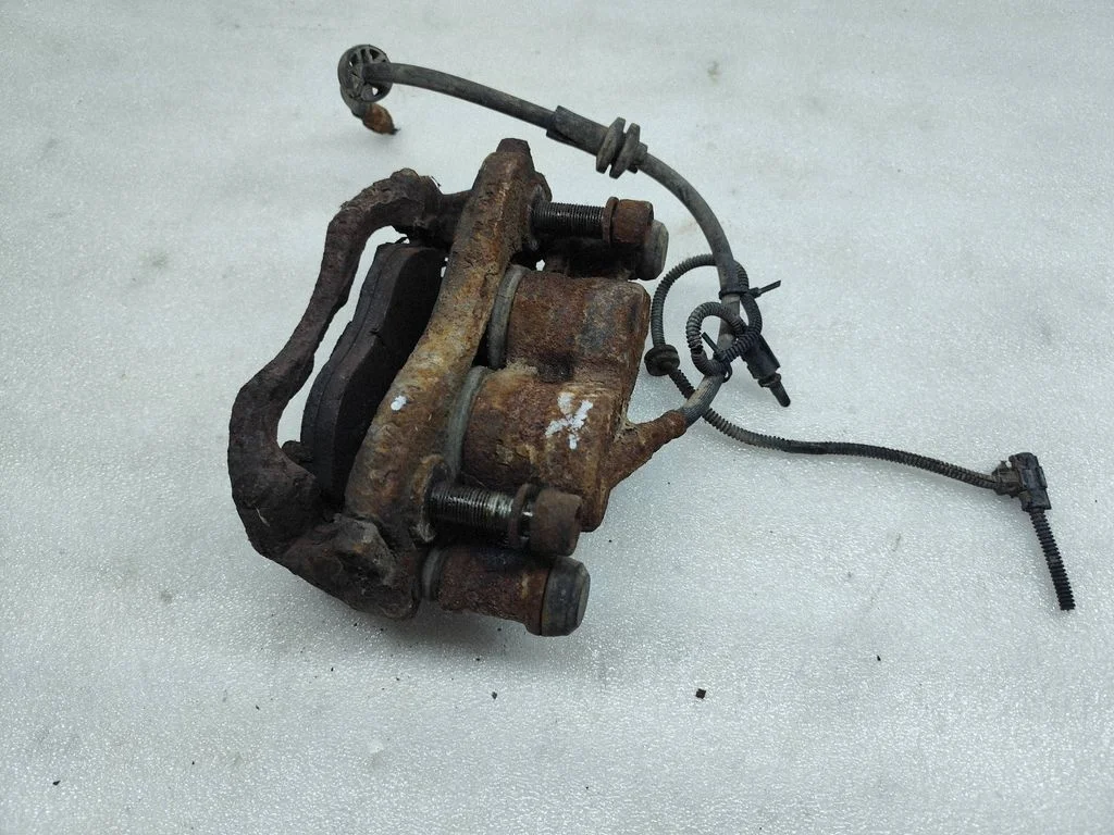 Front brake caliper – left