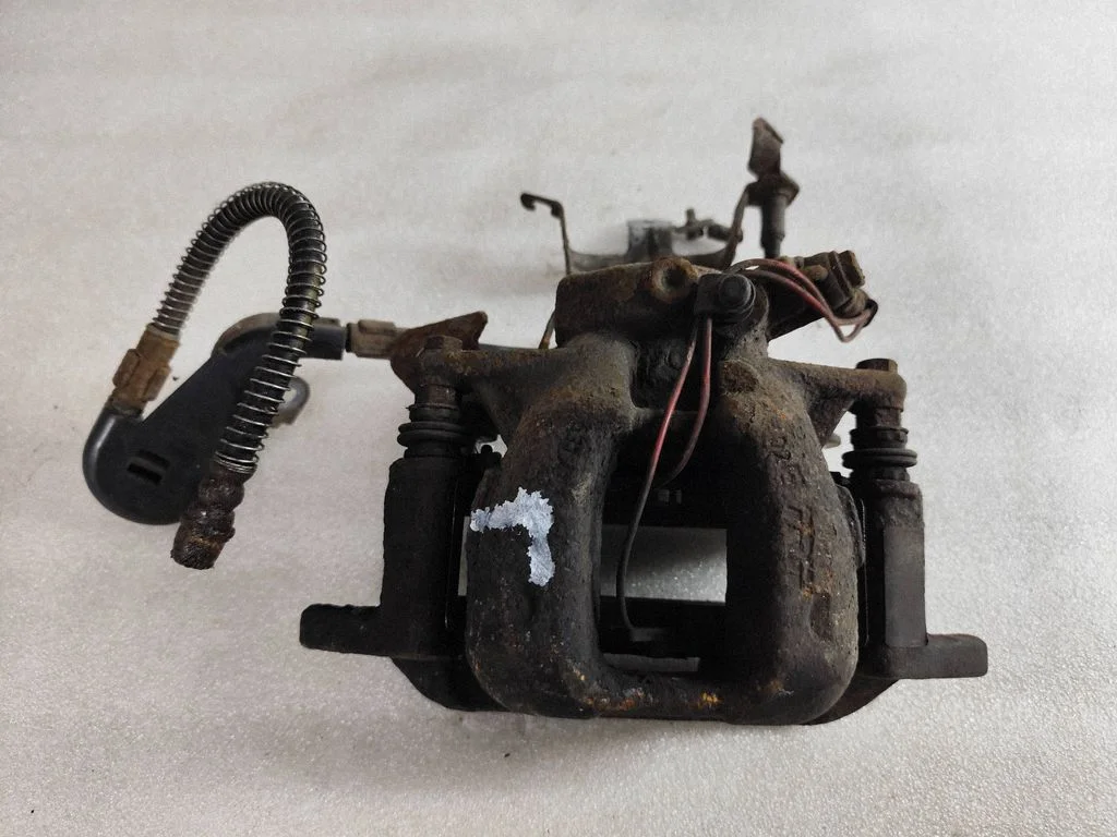 Front brake caliper – left