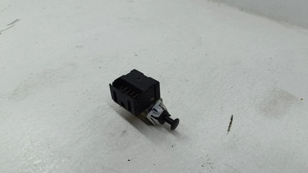 Brake pedal sensor switch 30505L