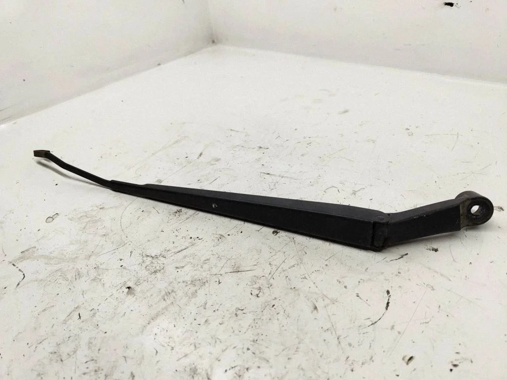 Front wiper blade arm – Toyota Avensis T250 (2006-2009)
