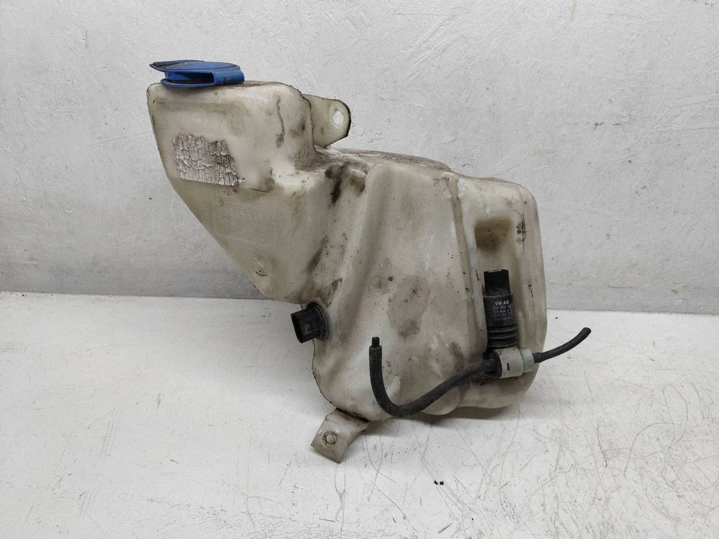 Windshield washer fluid reservoir/tank – Audi A6 S6 C4 4A (1994-1997)