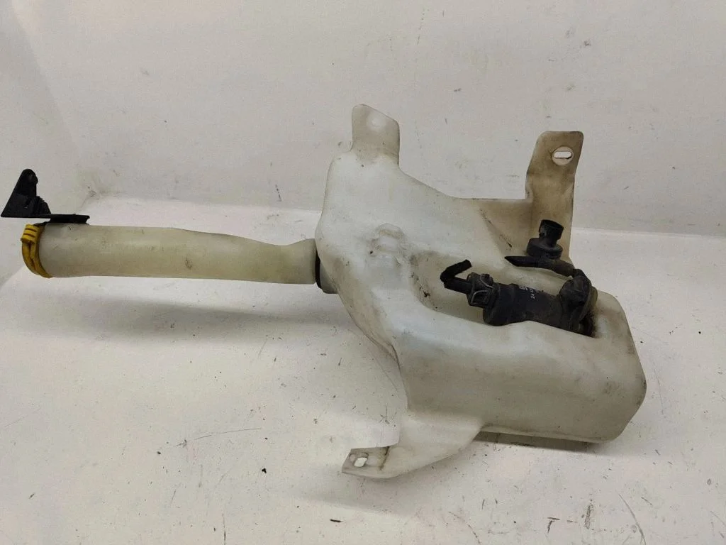 Windshield washer fluid reservoir/tank – Opel Astra H (2004-2012)