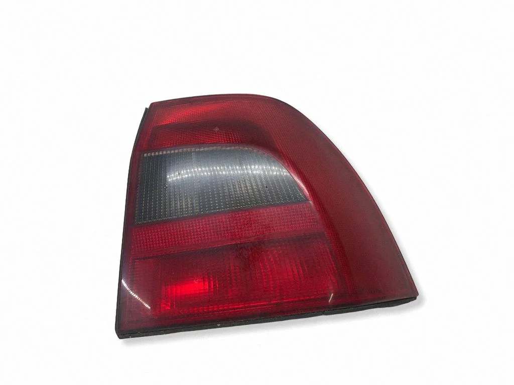 Rear/tail lights – right