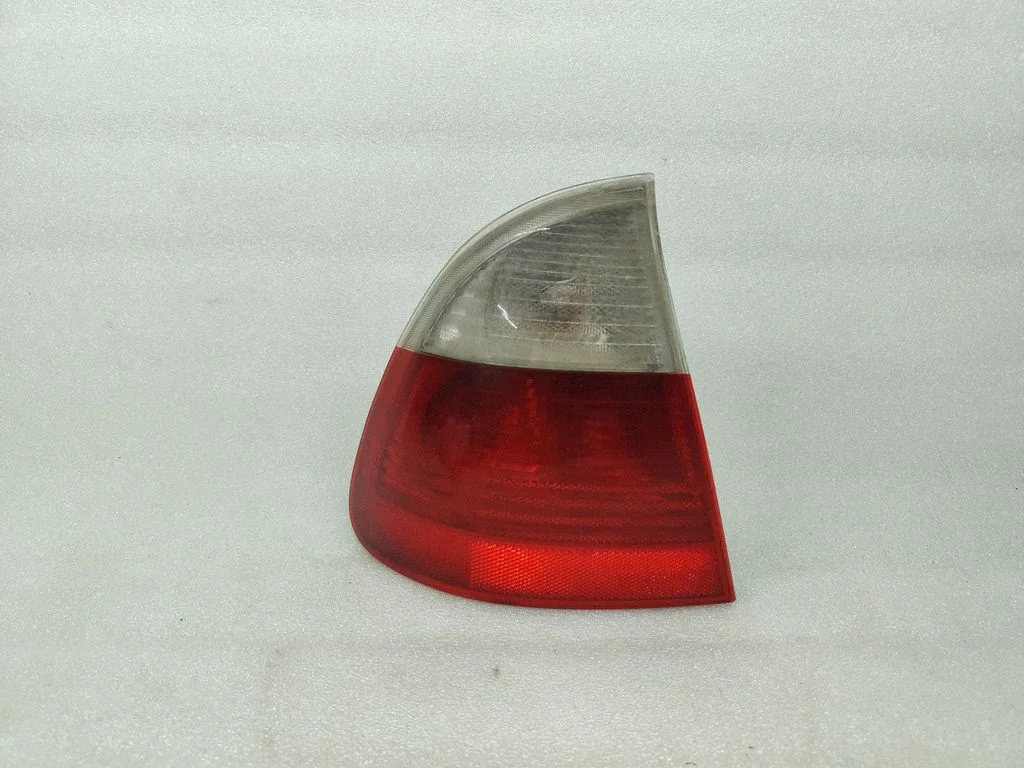 Lampa tylna w błotniku 6900473