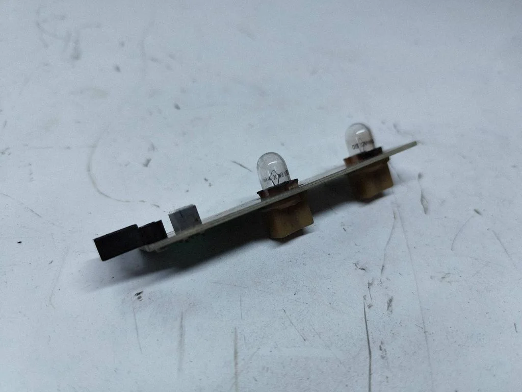 Rear seat light E9E43S