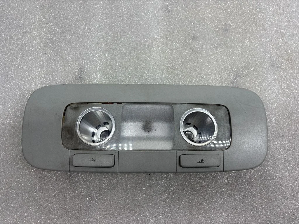 Lampka tylnych siedzeń – Volkswagen Passat B6 (2005-2010)