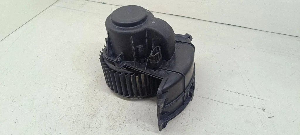 Krāsniņas ventilators/pūtējs – Volkswagen Transporter - Caravelle T5 (2003-2015)