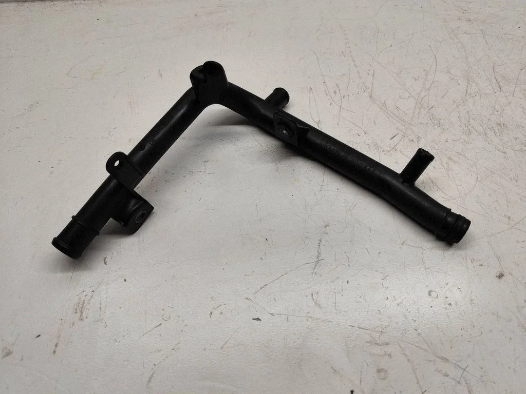 Engine coolant pipe/hose – Volkswagen Passat B6 (2005-2010)