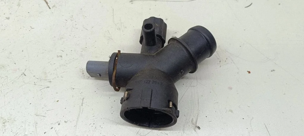 Engine coolant pipe/hose – Volkswagen Touran I (2003-2010)