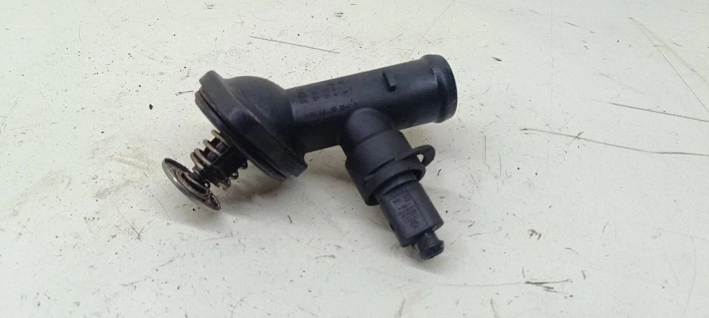 Engine coolant pipe/hose – Volkswagen Passat B6 (2005-2010)