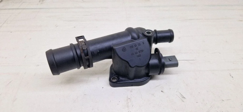 Engine coolant pipe/hose 03G121132B