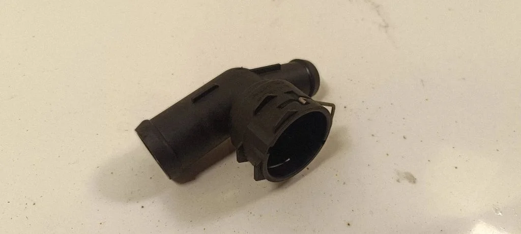 Engine coolant pipe/hose – Volkswagen Golf IV (1998-2005)