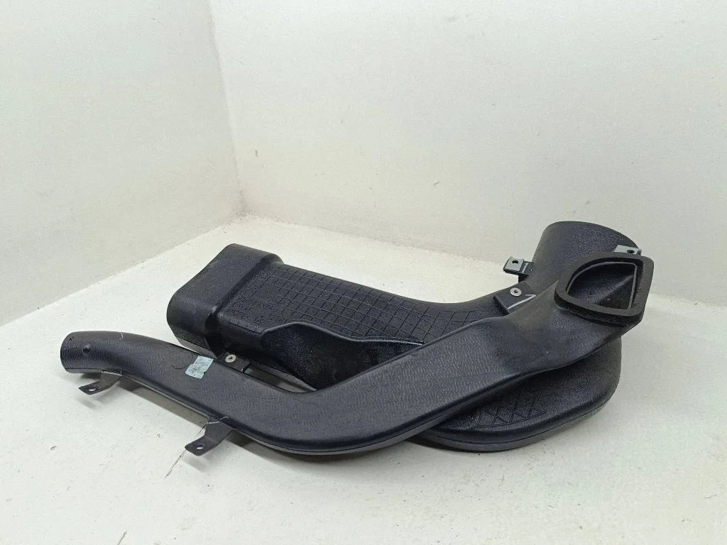 Cabin air duct channel 05058833AB