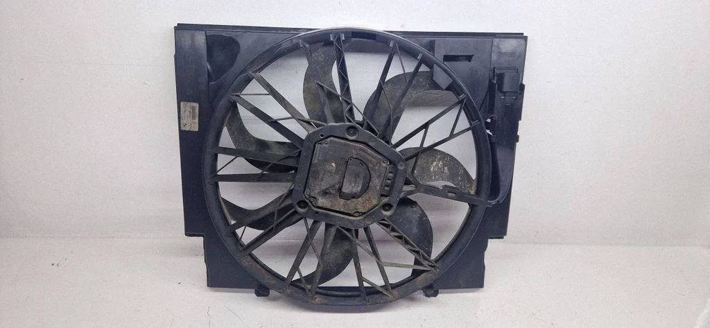 Electric radiator cooling fan 7791548